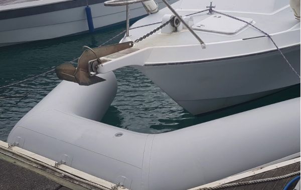 Бон для швартовки катера