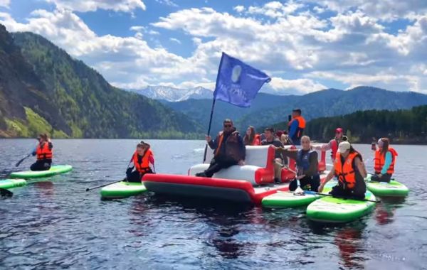 Надувной плот для туристического сплава