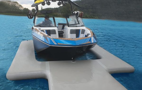 U Понтон для катера 8,5 м wake